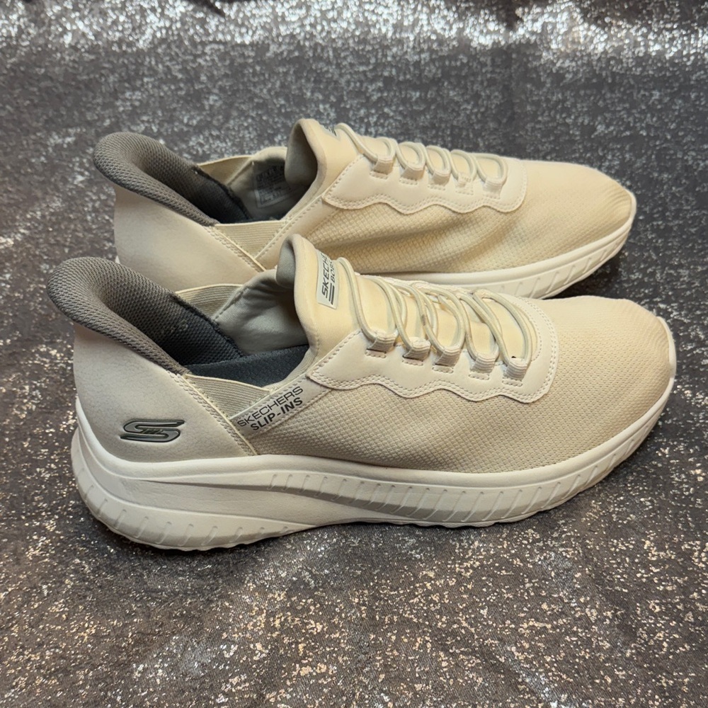 Skechers Men's Slip-Ins Lightweight Trainer in Beige and Gray